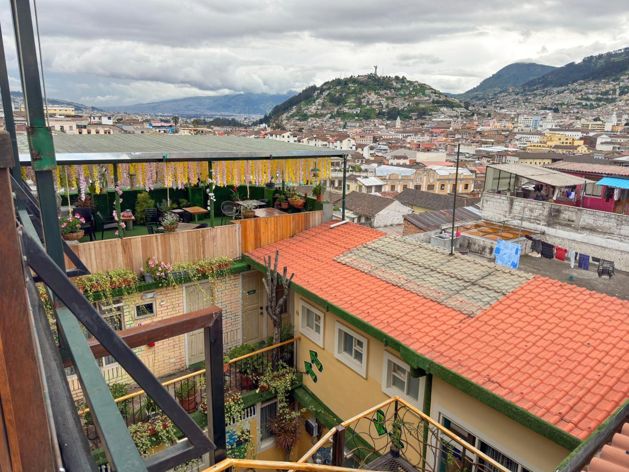 The Secret Garden Hostel Quito Exterior photo